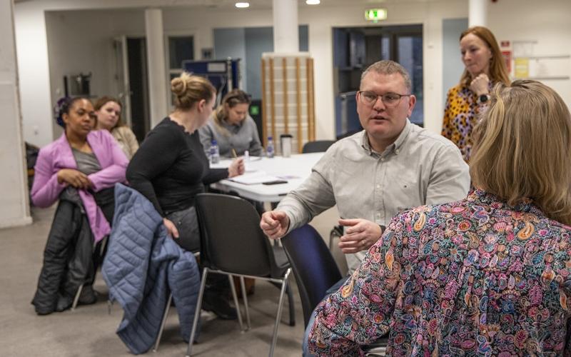 "Vi vil gerne slå et slag for, at få alle børn og forældre med i klassefællesskabet," siger skolebestyrelsesmedlem, Casper Larsen.